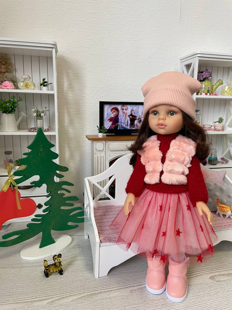 Костюм Персик на куклу Паола Рейна с жилеткой, юбкой, шапкой и свитером Paola Reina HM-TV-1043 #Tiptovara#