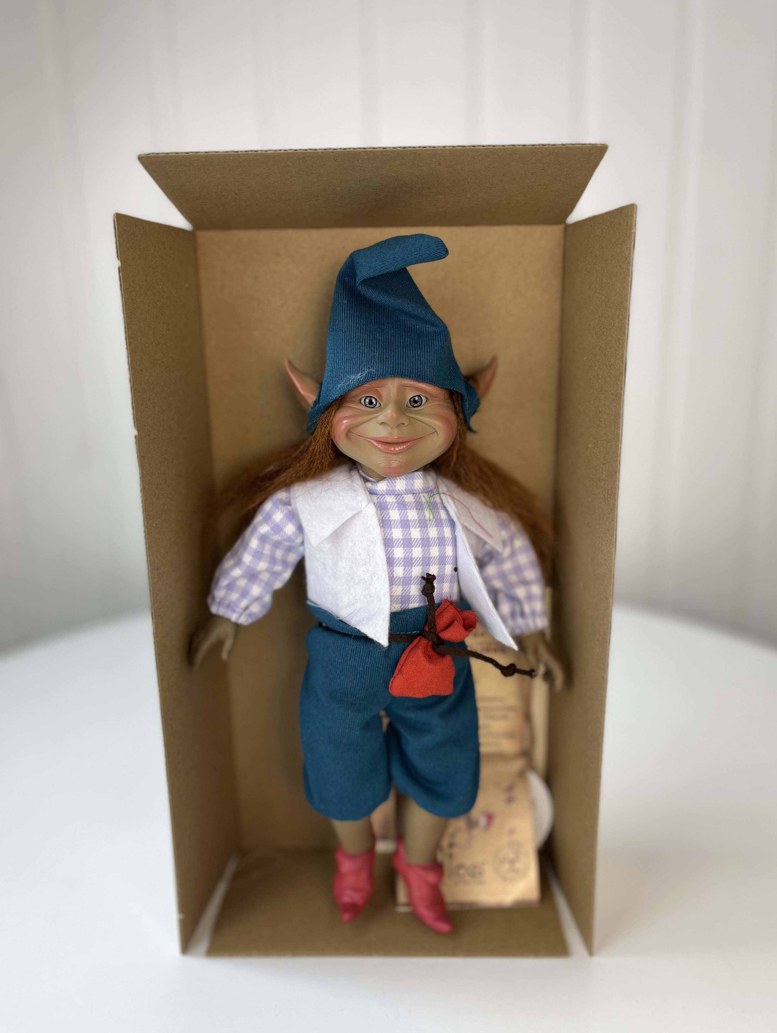  коллекционная кукла 41048 