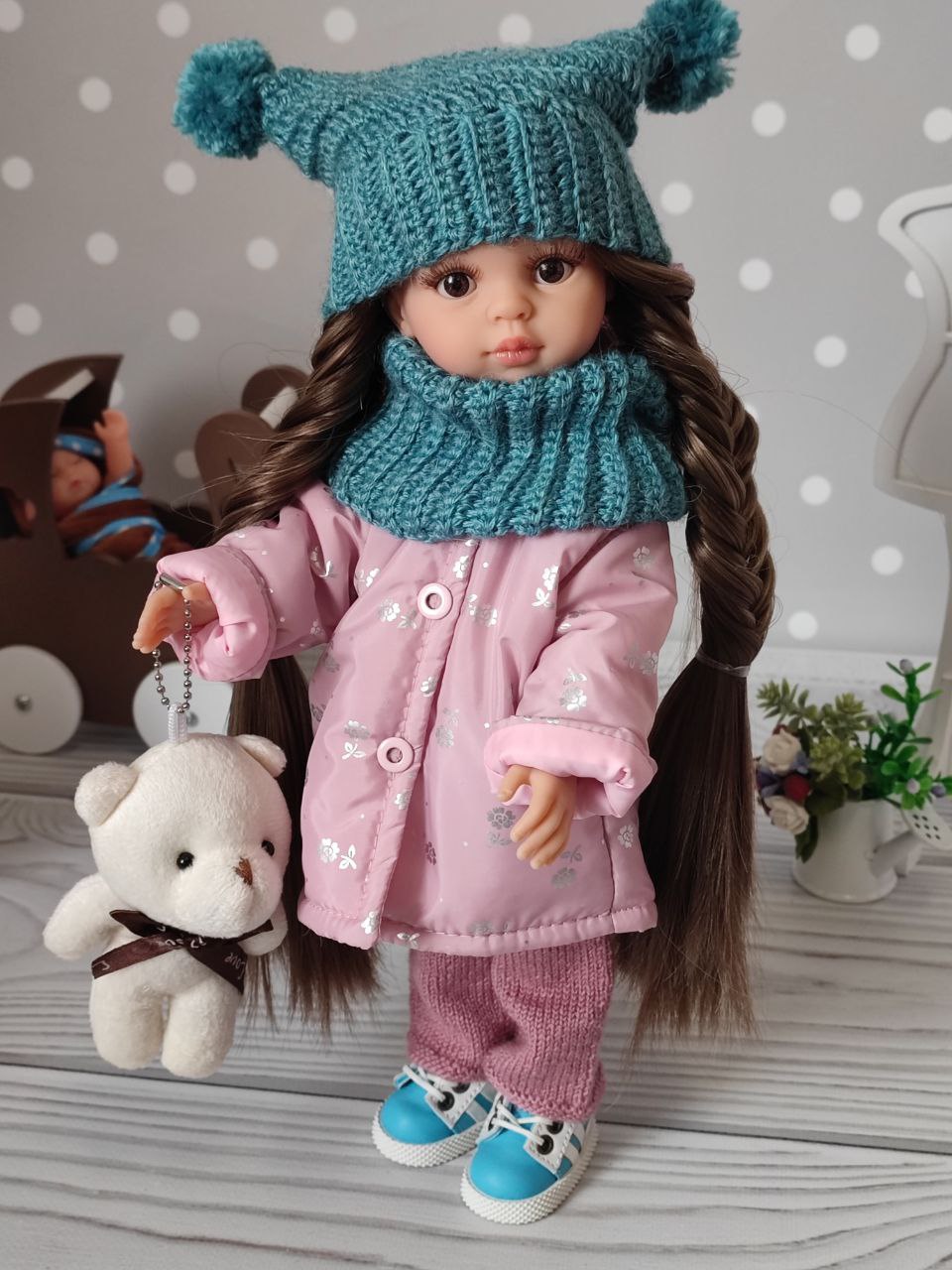 Кукла в наряде Paola Reina
