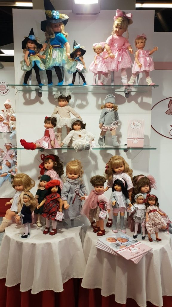 Аси - куклы на выставке в Нюрнбрге