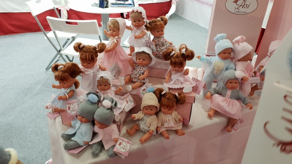Аси Испания - куклы на выставке